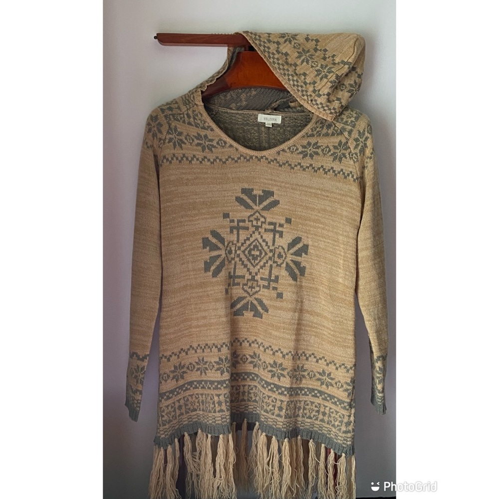 Velzera sweater with hood and fringe. S/M.